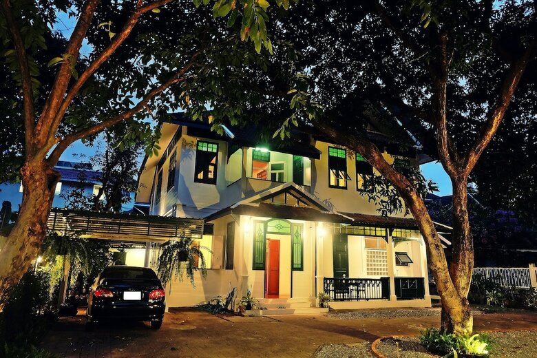 Hotel 24 Samsen Heritage House