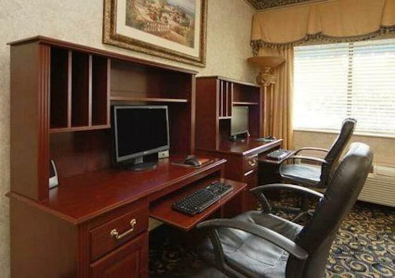 Hotel Quality Inn & Suites