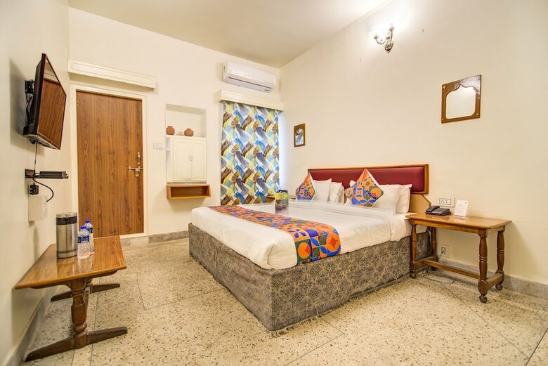 Fabhotel Pink Palace