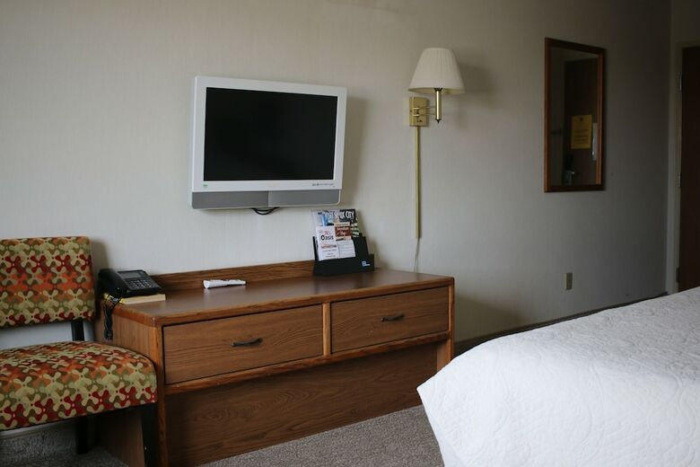 Hotel Red Carpet Inn & Suites