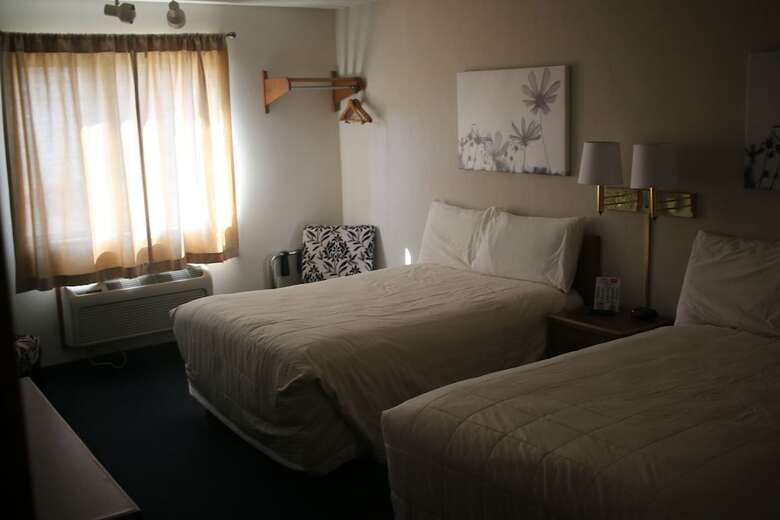 Hotel Red Carpet Inn & Suites