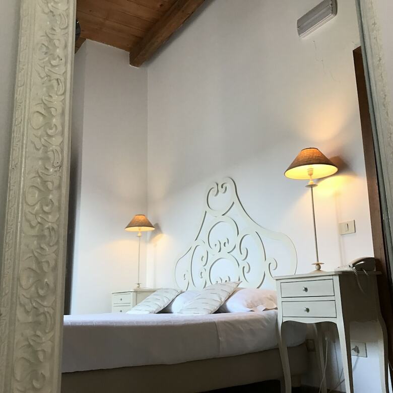 Bed & Business -100 Torri