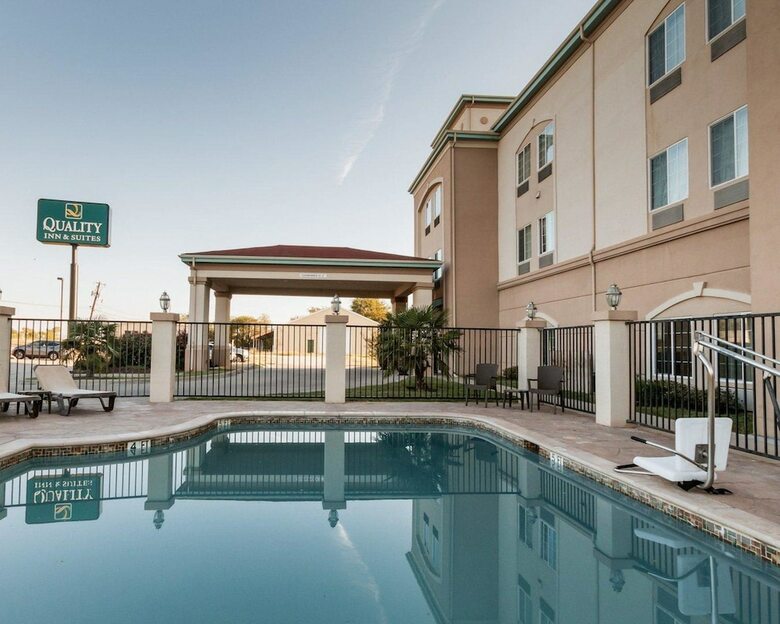 Hotel Quality Inn & Suites