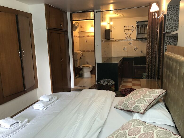 Bed & Breakfast All Seasons Homestay