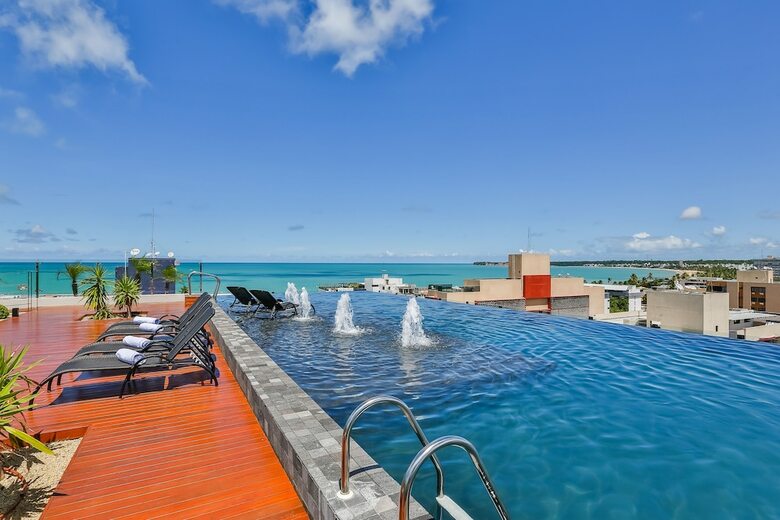 Hotel Quality Su�tes Jo�o Pessoa