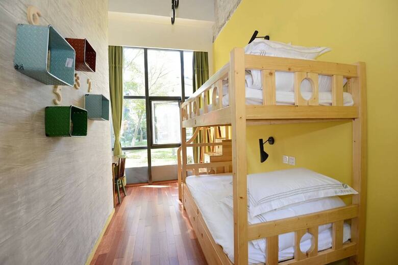 Hostal J Trip Youth Hostel