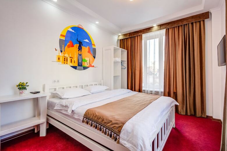 White Hotel & Hostel