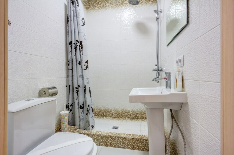 White Hotel & Hostel