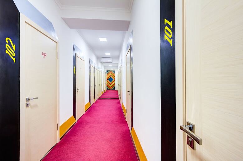 White Hotel & Hostel
