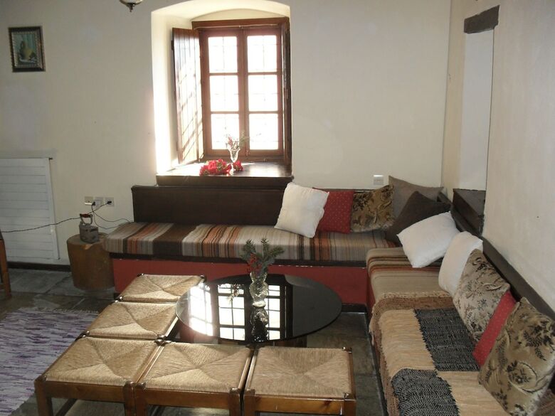 Traditional Guest Home Dimou