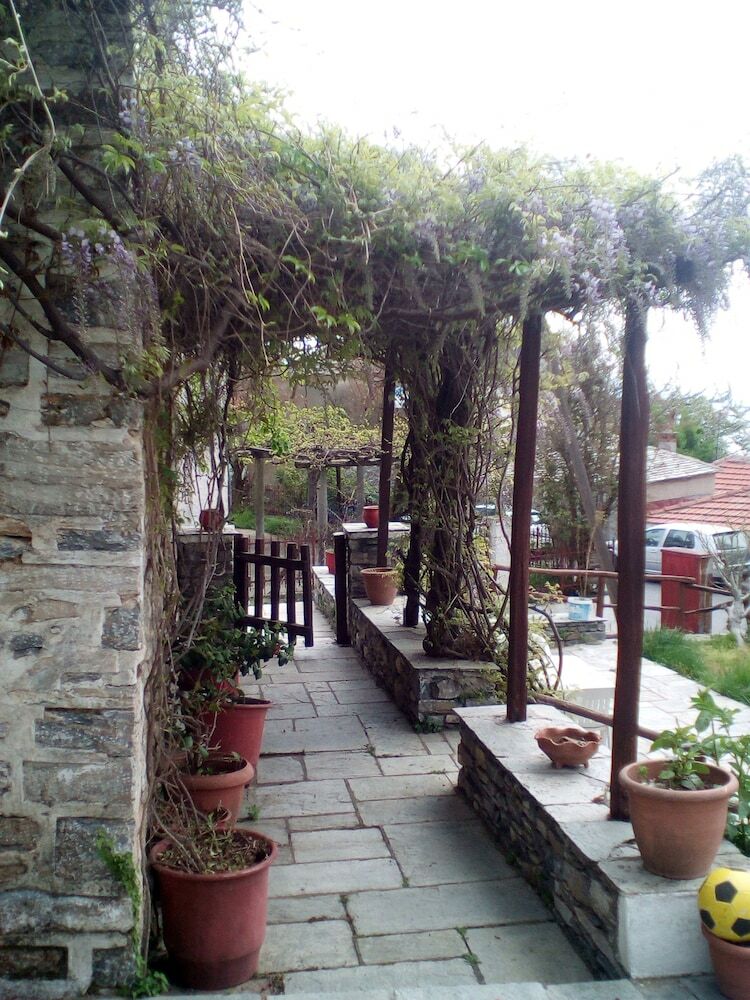 Traditional Guest Home Dimou