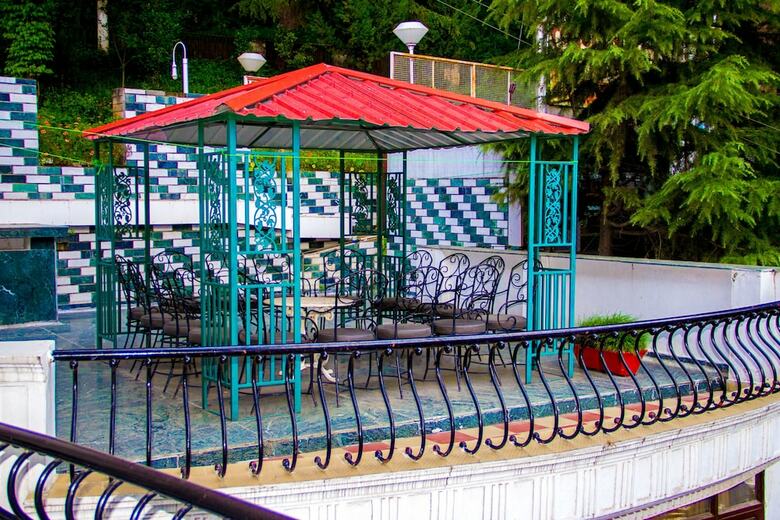 Broadways Inn - Hotel, Resort & Spa