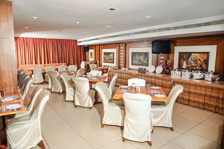 Fabhotel Rr Grand Daba Garden