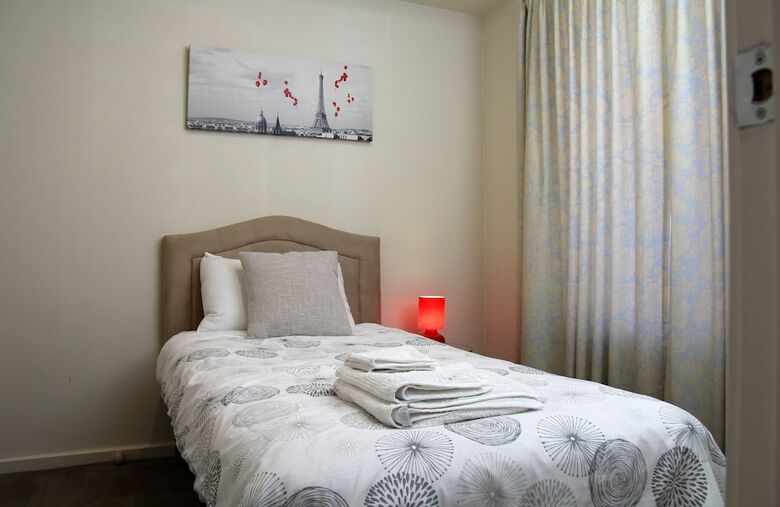 Adelaide City Apartment - 3br, 2bath & Carpark