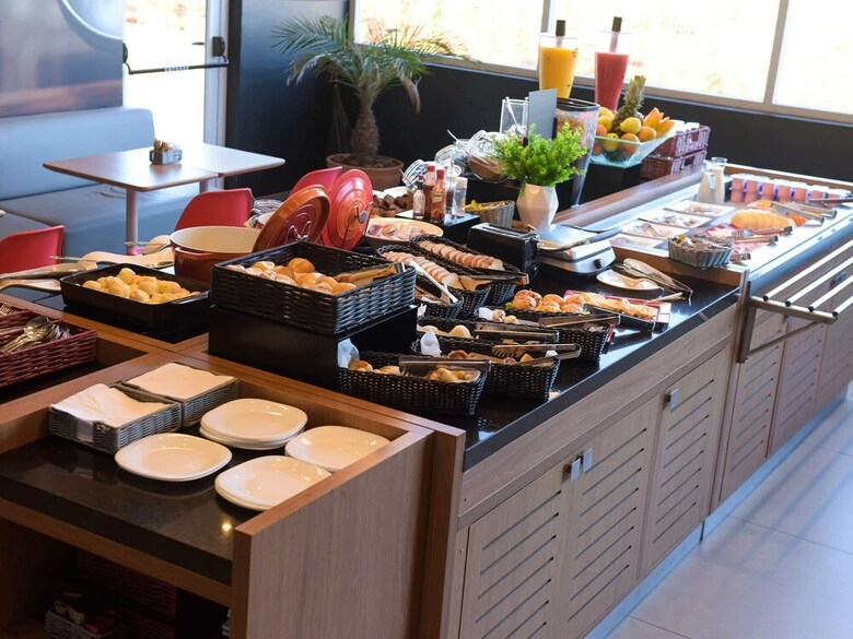 Hotel Ibis Tatu�