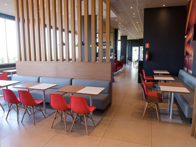 Hotel Ibis Tatu�