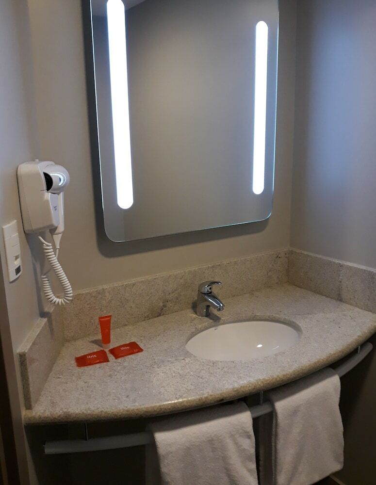 Hotel Ibis Tatu�