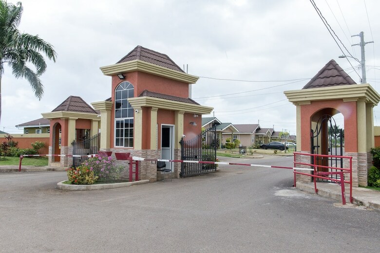 Ocho Rios Beach House At Dax Hall
