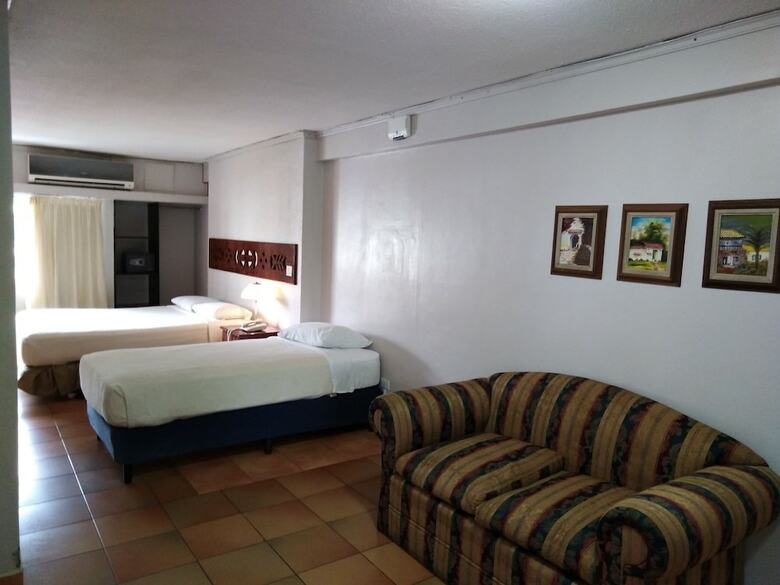 Hotel Tower House Suites