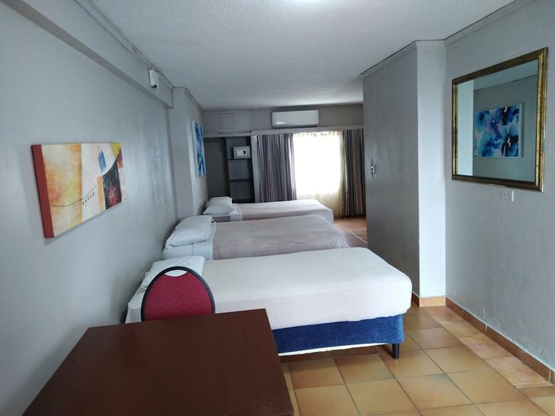 Hotel Tower House Suites