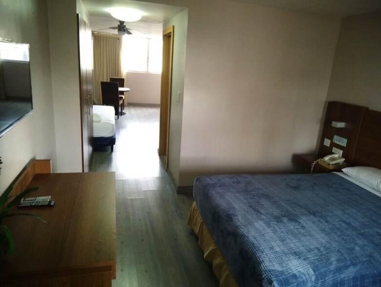 Hotel Tower House Suites