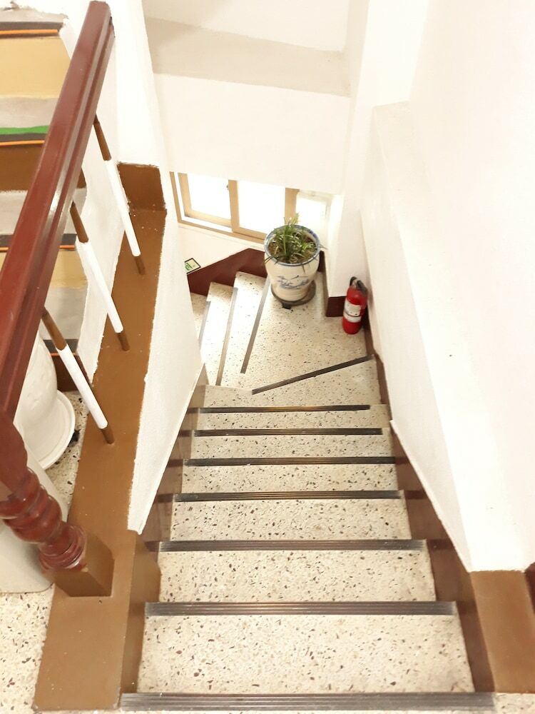 Hostal Work Life Balance Guesthouse Busan Station - Hostel