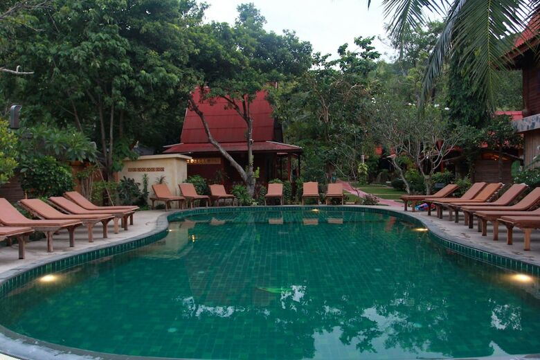 Hotel Longtail Beach Resort