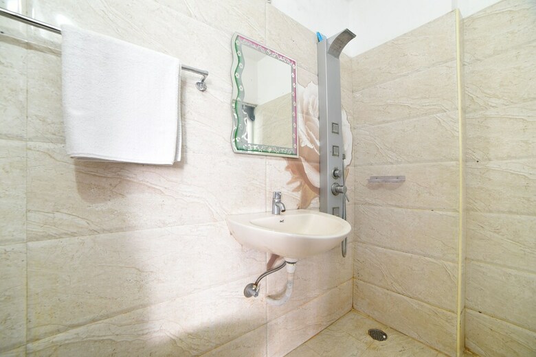 Hotel Hitech Shilparamam Guest House