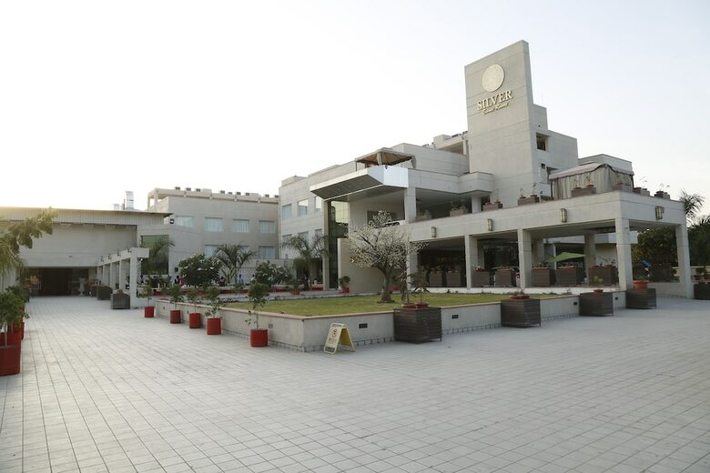 Hotel Silver Estate Resort