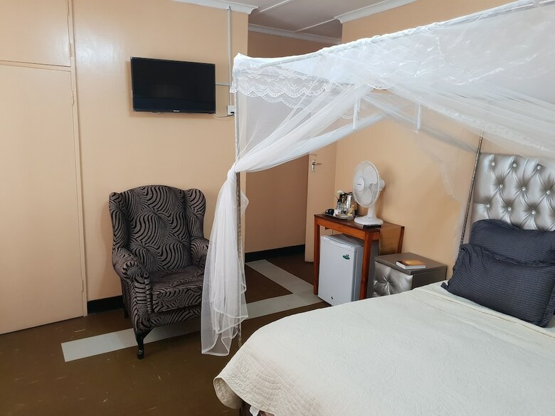 Hotel The Oasis Evergreen Lodge