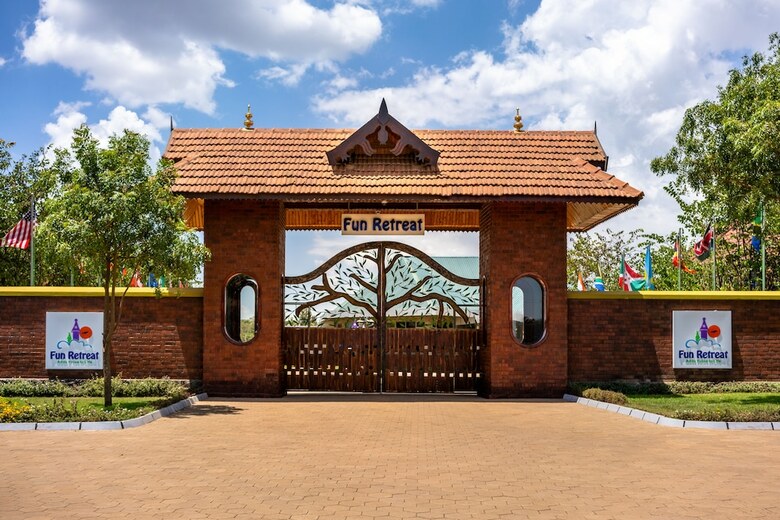 Hotel Fun Retreat Resort