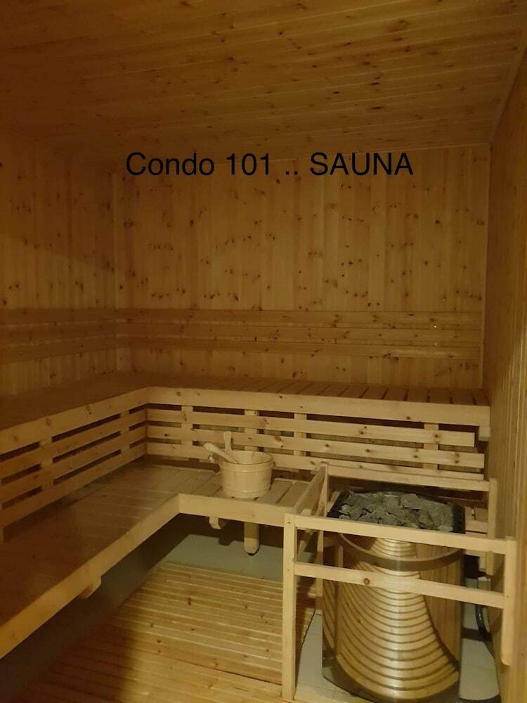 Condo 101 At Newport City