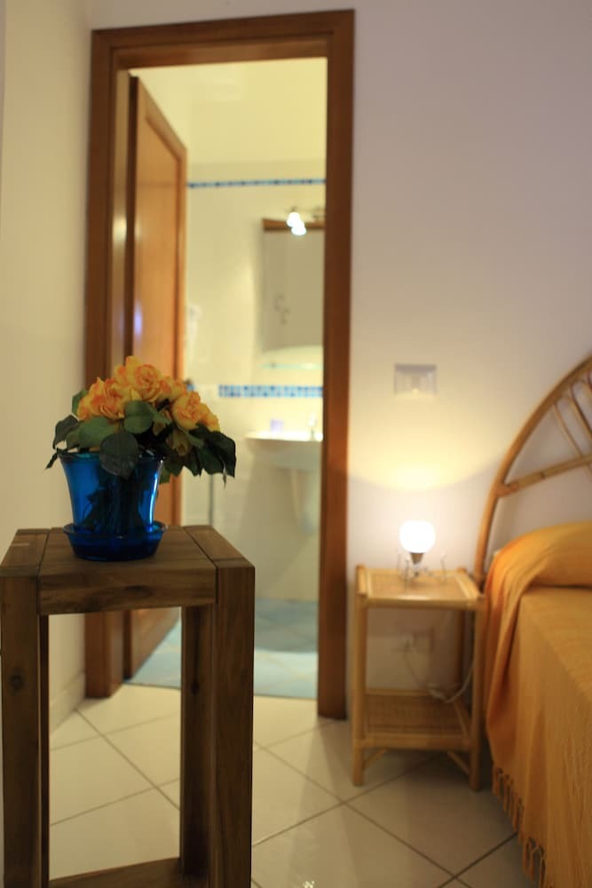 Residence Tamarea - Near Quartiere Spagnolo