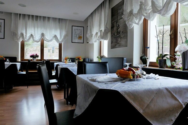 Hotel Albergo De March