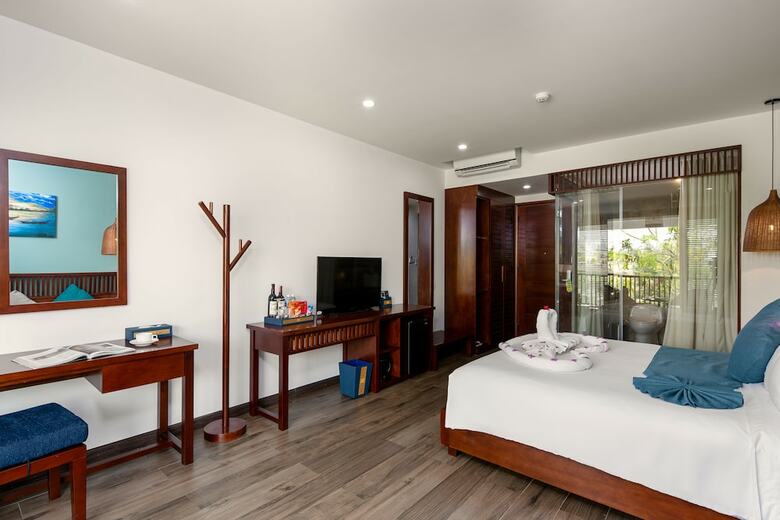 Five Rose Villas