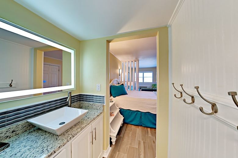 122 Sea Breeze - Sutdio Condo