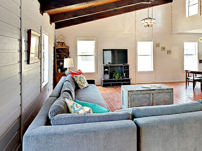 Cabinessence At La Playa - Two Bedroom Home