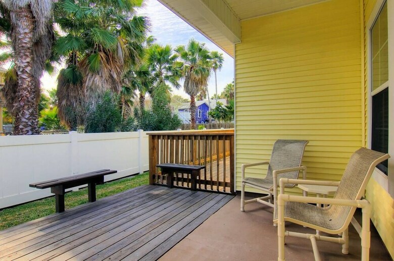 Lazy Pelican - Two Bedroom Townhome