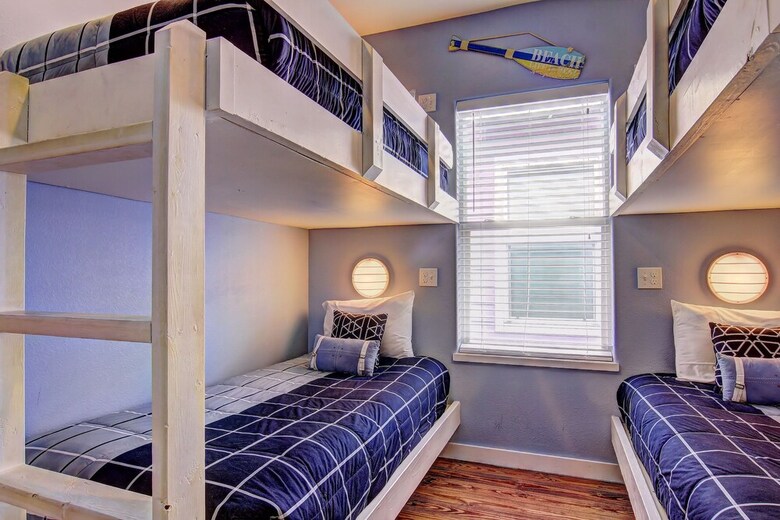Feelin' Nauti - Four Bedroom Townhome