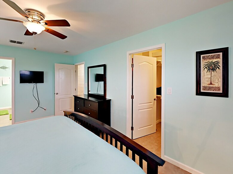 Doodle Digs - Three Bedroom Home