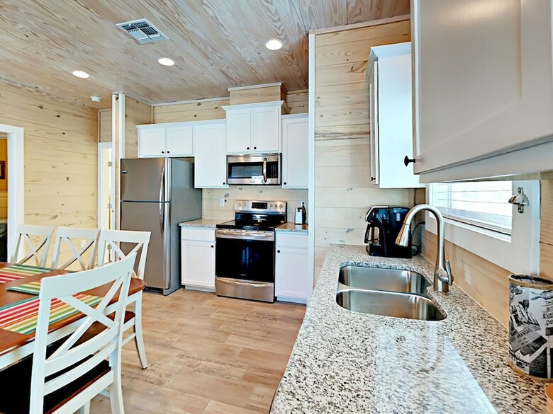 The Lemony Anemone - Three Bedroom Townhome