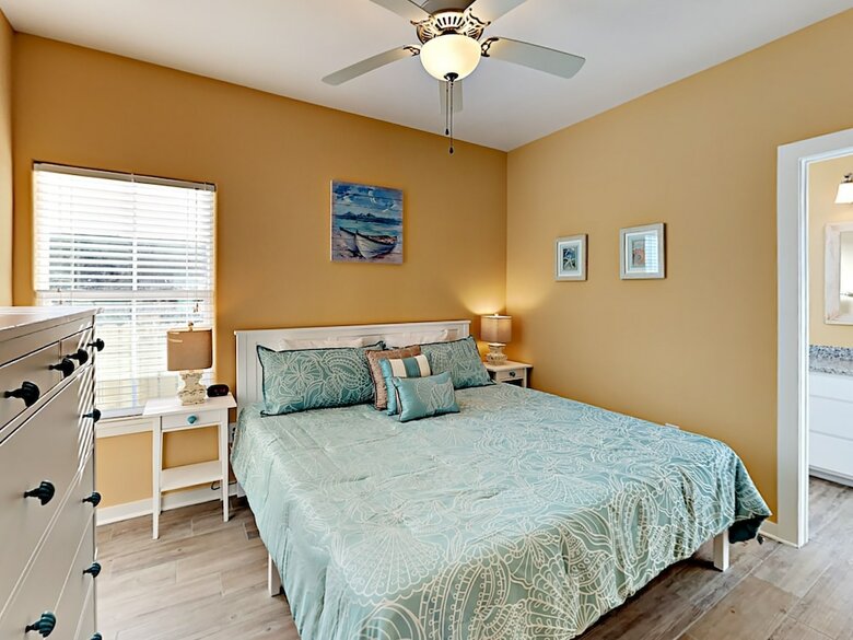 The Lemony Anemone - Three Bedroom Townhome