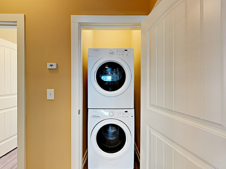 The Lemony Anemone - Three Bedroom Townhome