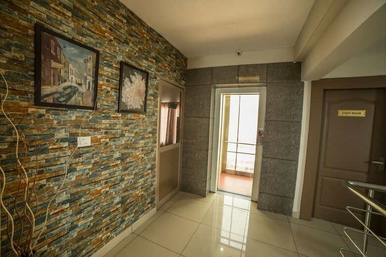 Hotel Evershine Residency