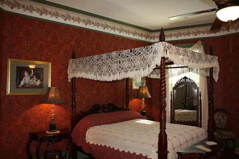 Mcfarlin House Bed And Breakfast