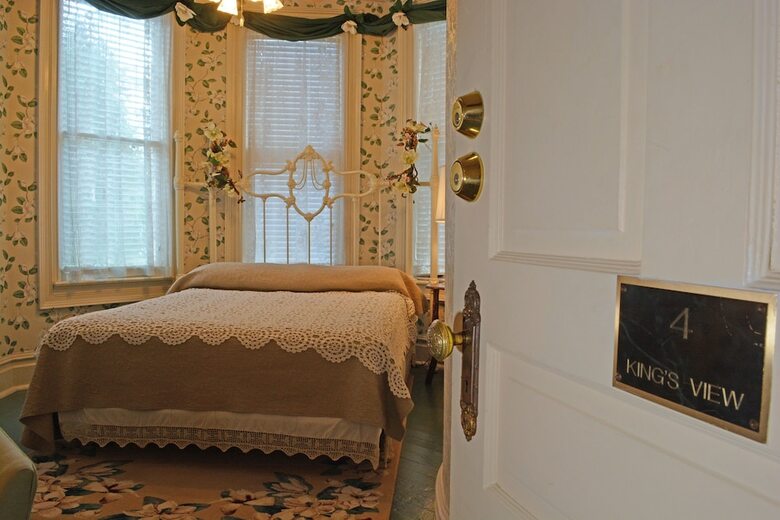 Mcfarlin House Bed And Breakfast