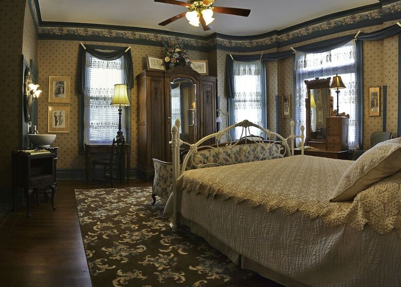 Mcfarlin House Bed And Breakfast
