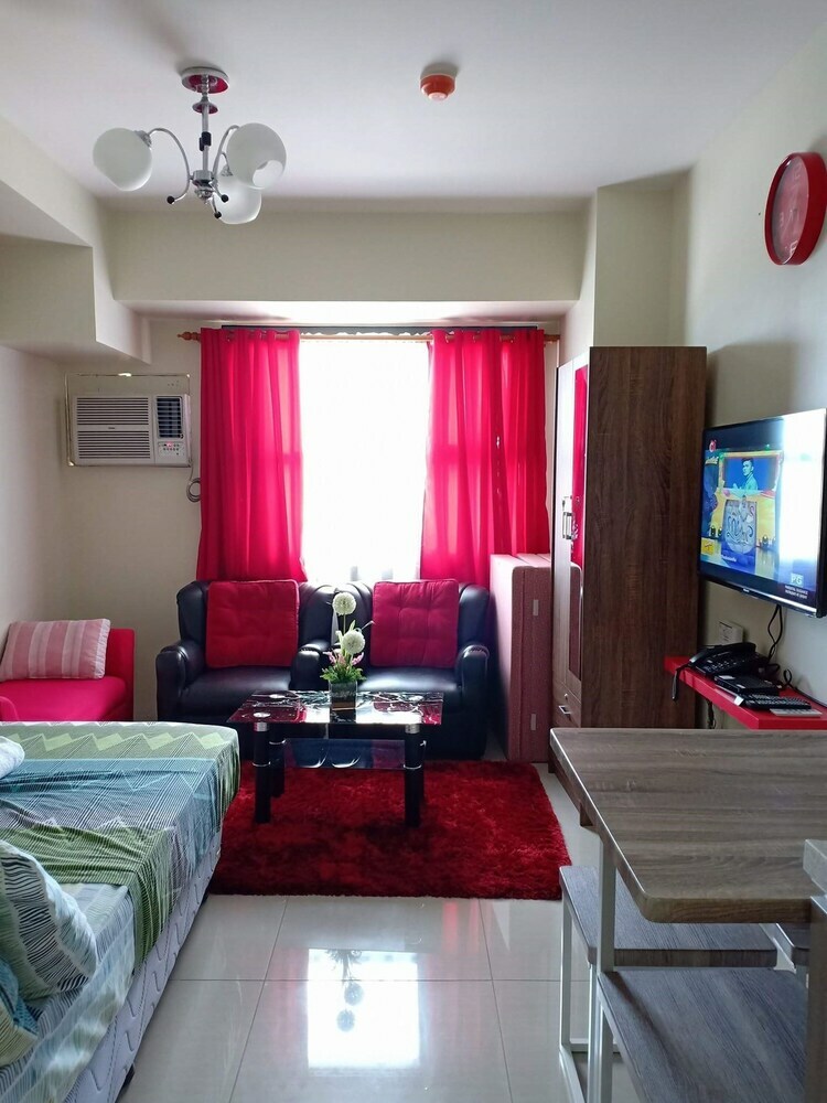 Coleen's Bedsit At Horizons 101