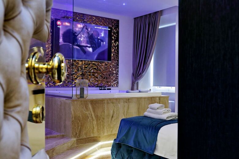 Hotel Spanish Hills Luxury Suites & Jacuzzi