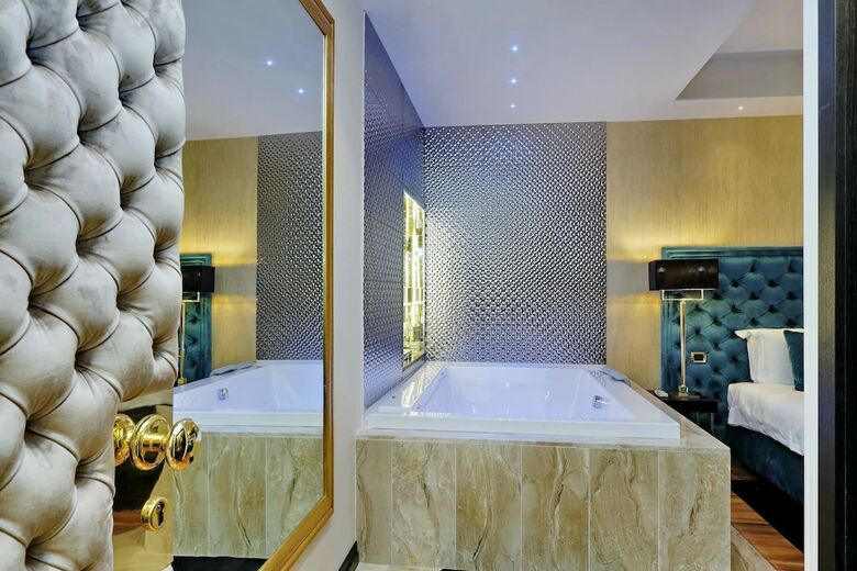Hotel Spanish Hills Luxury Suites & Jacuzzi